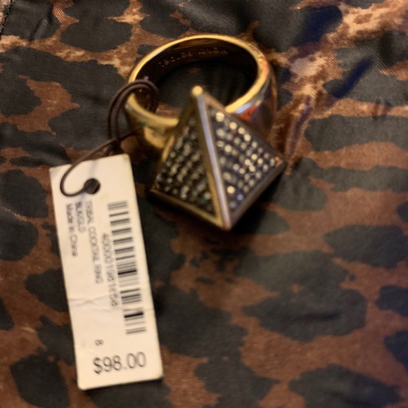 henri bendel Jewelry - Henri Bendel Pyramid cocktail ring sz8 w Swarovski henri bendel Jewelry - Henri Bendel Pyramid cocktail ring sz8 w Swarovski